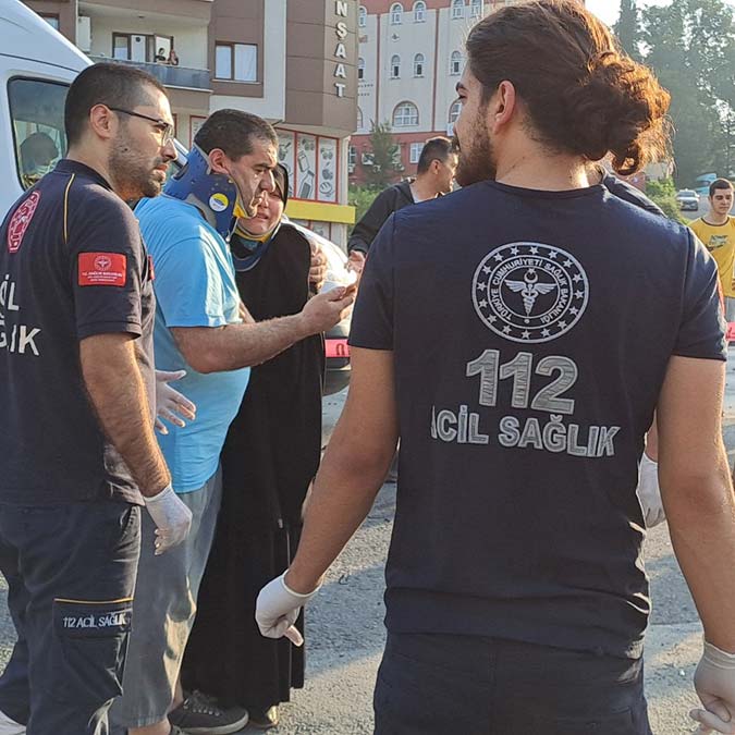 Otomobil refüje ve direğe çarpıp takla attı; Muhammet öldü