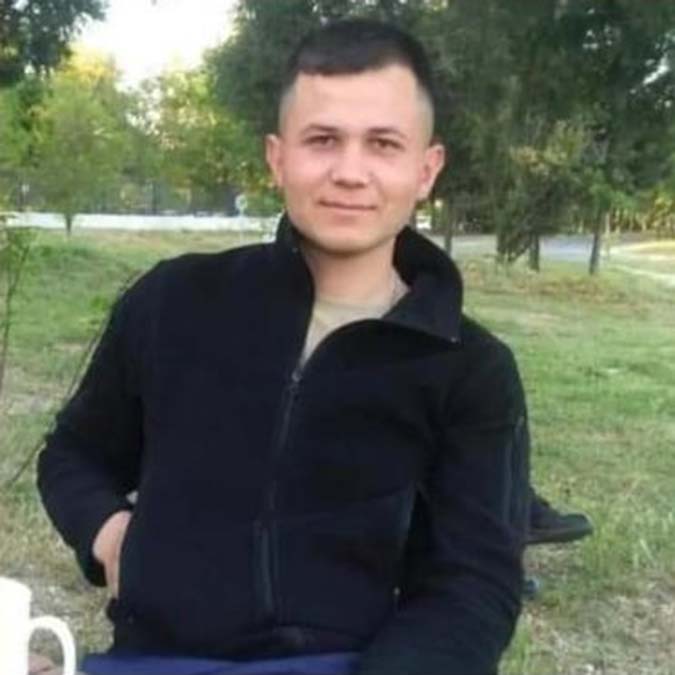 Tatil için yola çıkan 3 arkadaş Tolunay Acar (24), Niyazi Dönmez (30) ve Berkay Deniz (24), toprağa verildi.