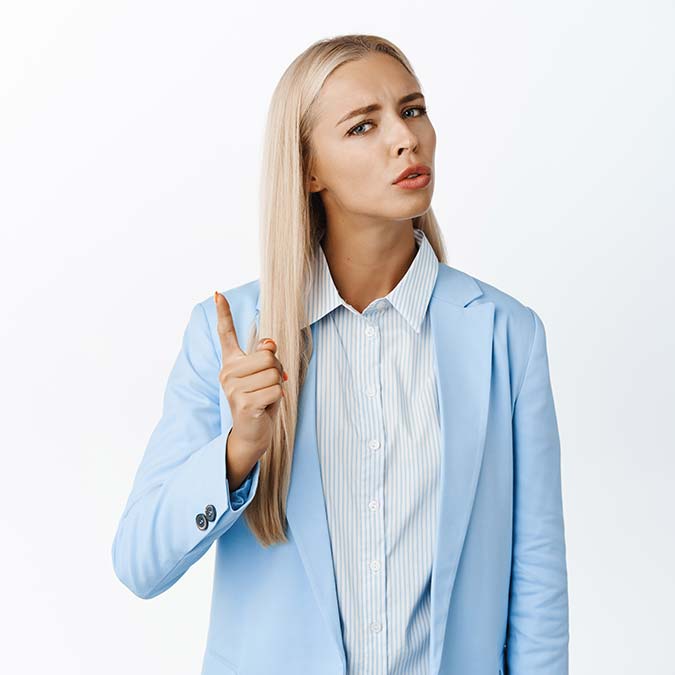 Sürekli tehdit ve baskı ile iş yürütmeye çalışmak