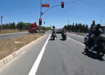 Motosikletli grup kaza yaptı; 2 kişi yaralandı