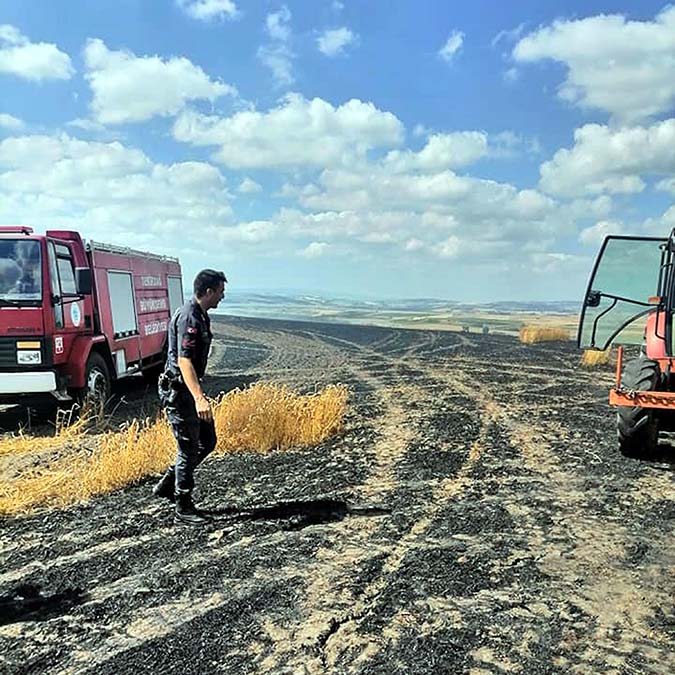 Tekirdağ'da 100 dönüm buğday tarlası yandı