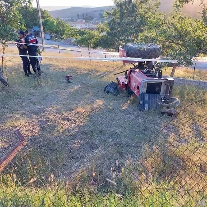 Traktör devrildi; 2 kız kardeş öldü