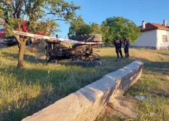 Traktör devrildi; 2 kız kardeş öldü