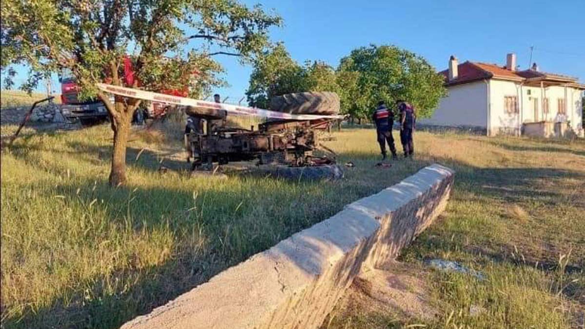 Traktör devrildi; 2 kız kardeş öldü