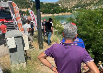 Tunceli'de şarampole devrilen araçta 4 kişi yaralandı