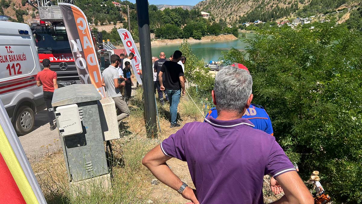 Tunceli'de şarampole devrilen araçta 4 kişi yaralandı