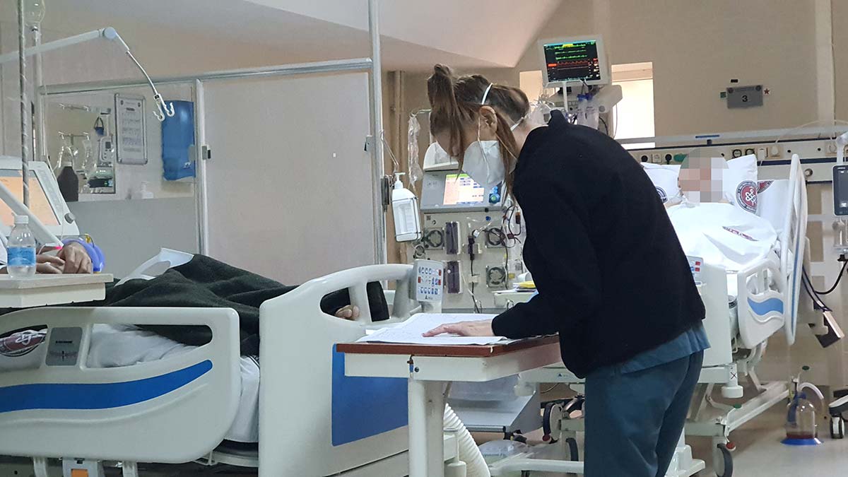 Kovid-19 yoğun bakım servisleri doldu