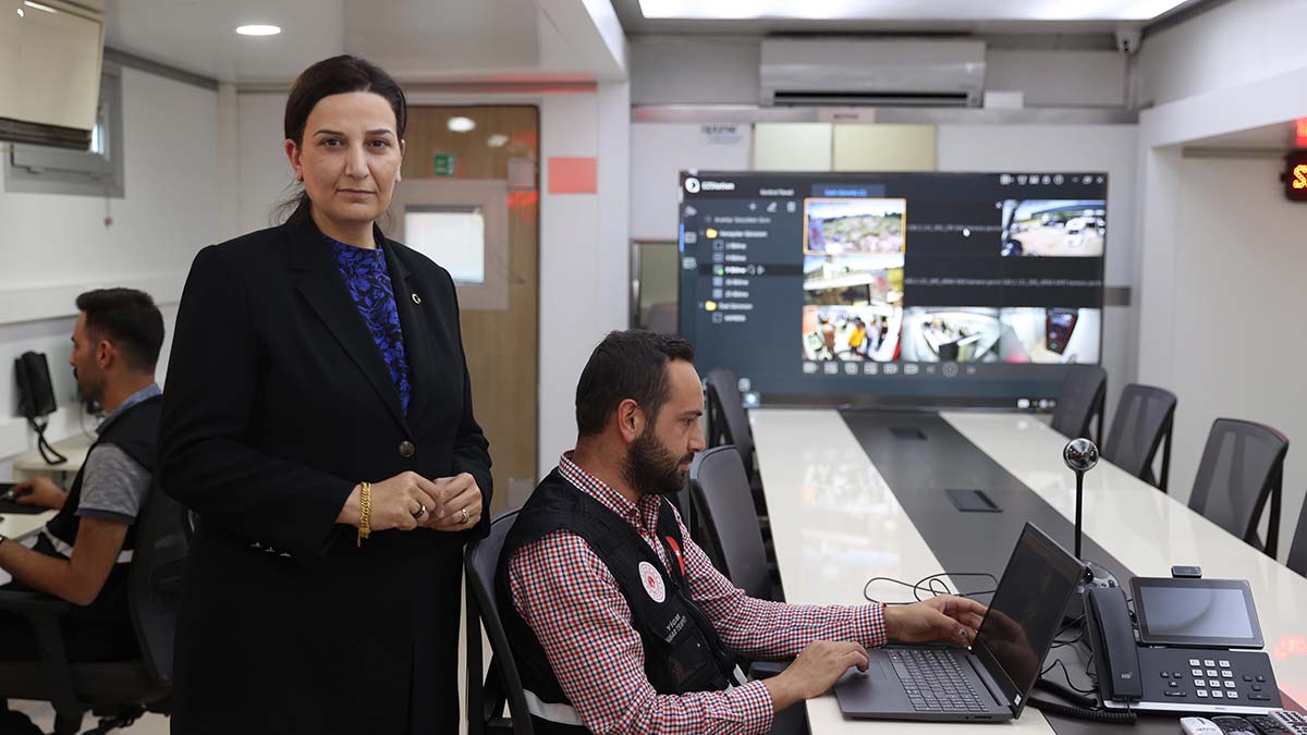 Çevre, Şehircilik ve İklim Değişikliği Bakanlığı, envantere yeni alınan 4 mobil araçla afet sonrası oluşan hasarları hızla tespit ediyor.