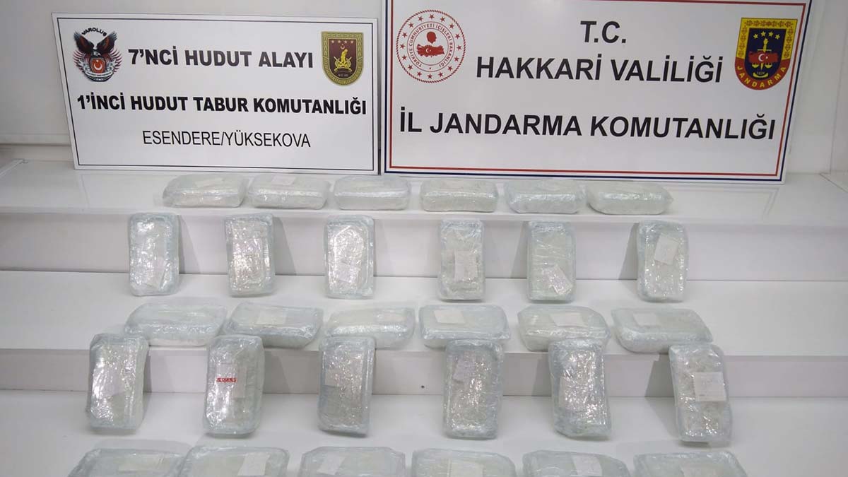 İran sınır hattında 15 kilo eroin ele geçirildi