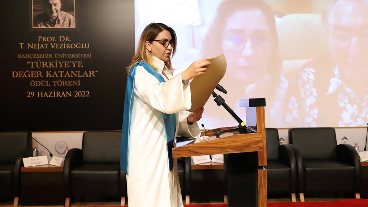 Türkiye'ye Değer Katanlar Ödülü Prof. Dr. Veziroğlu'na verildi
