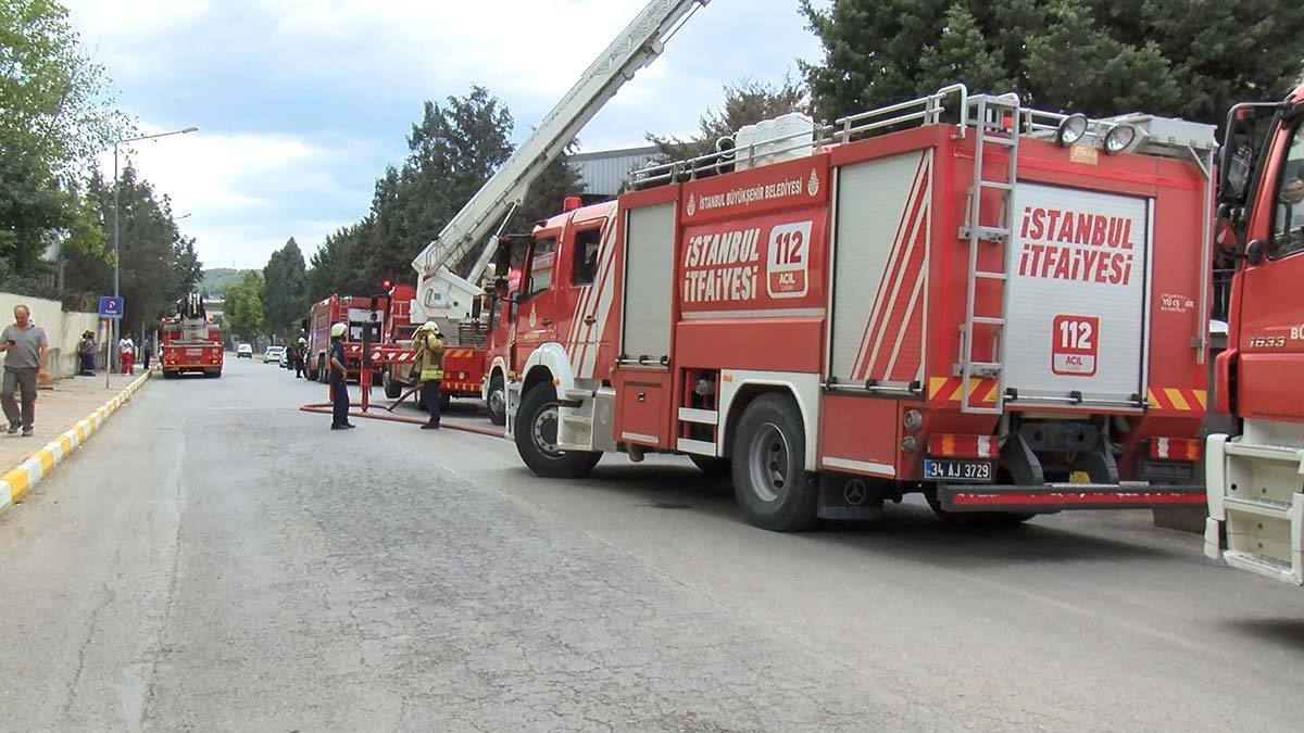 Tuzla'da kauçuk fabrikası yandı