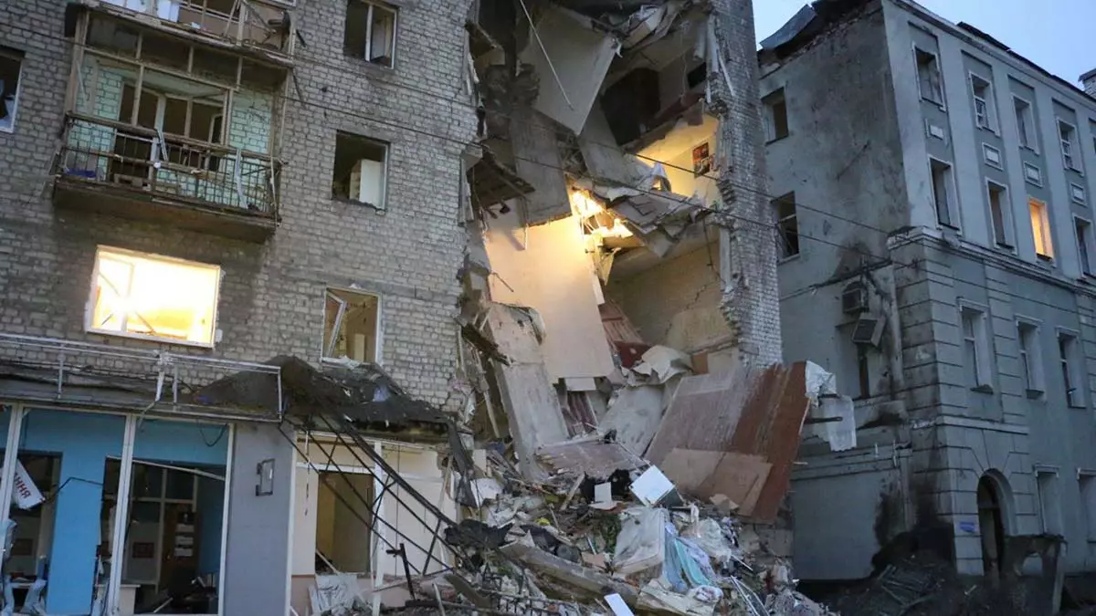 Ukrayna'ya roket saldırısı; 15 ölü