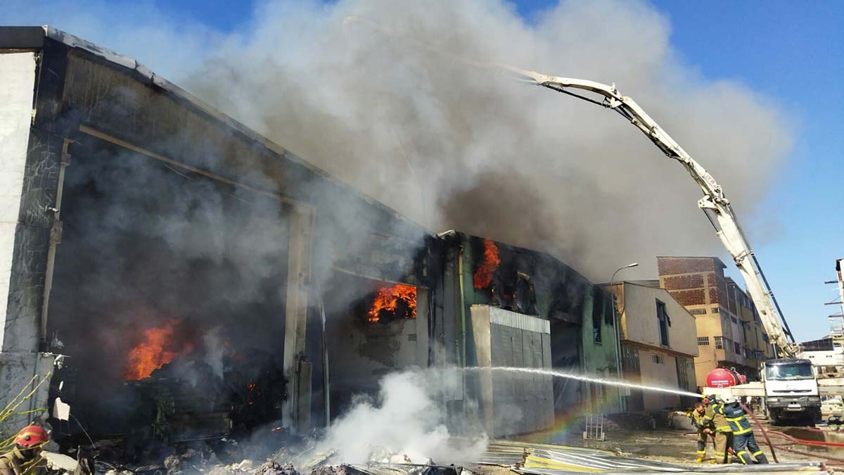 Uşak'ta tekstil fabrikasında yangın