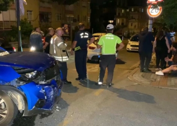 Üsküdar'da iki araç çarpıştı; 3 yaralı