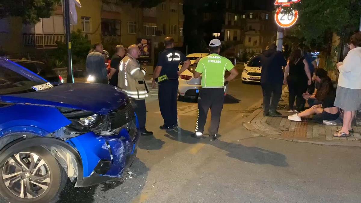 Üsküdar'da iki araç çarpıştı; 3 yaralı