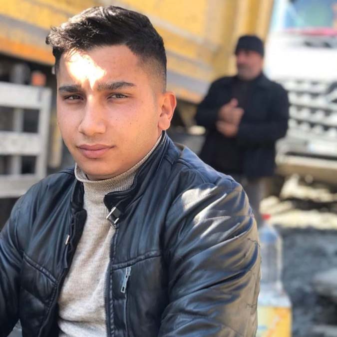 Üzerine kaya düşen ekskavatör operatörü öldü