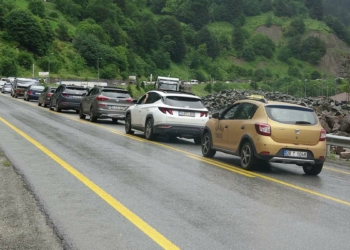 Uzungöl ziyaretçi akınına uğradı