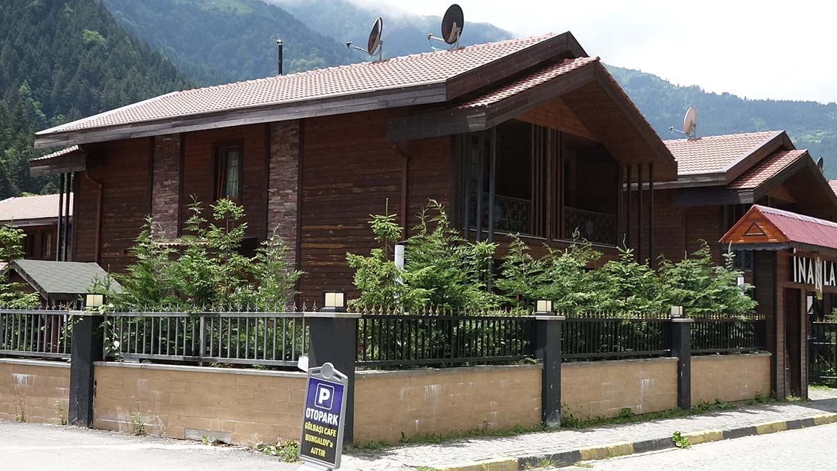 Uzungöl'e turistler akın etti