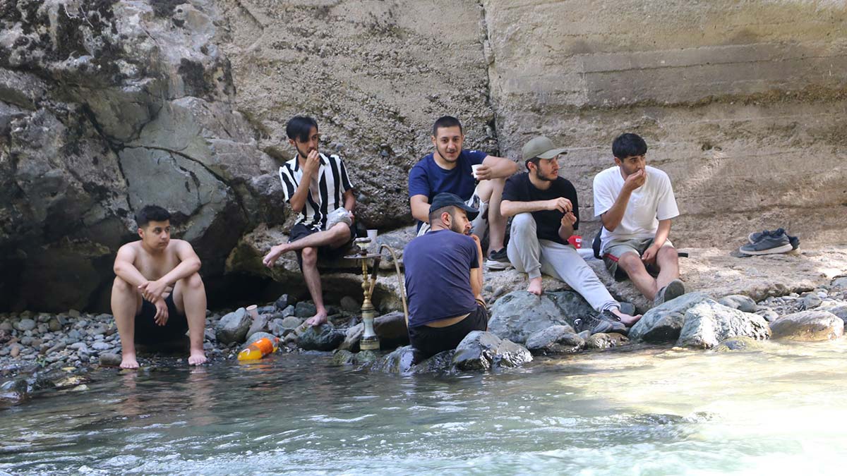 Sıcaktan bunalanlar Avaşin Deresi'nde serinledi