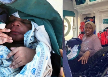 Denizin ortasında botta doğum