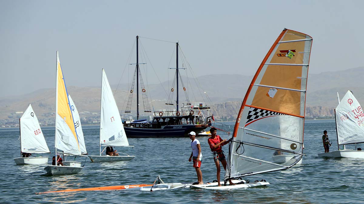 '10. Van Denizi Su Sporları Festivali' başladı