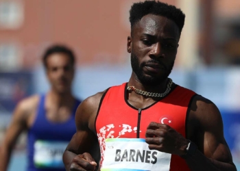 100 metre koşusunda 3 atletten rekor