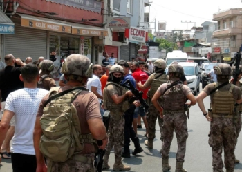 Pompalı tüfekle 2 kayınbiraderini vurdu 1 kişiyi rehin aldı