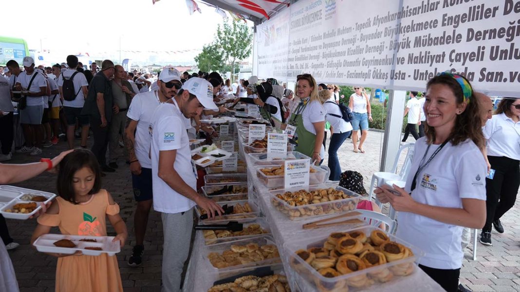 500 çeşit Türk yemeği yabancıların sunuldu