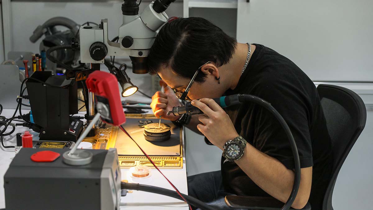 752 gün kaldığı komadan çıktı, mesleğine geri döndü