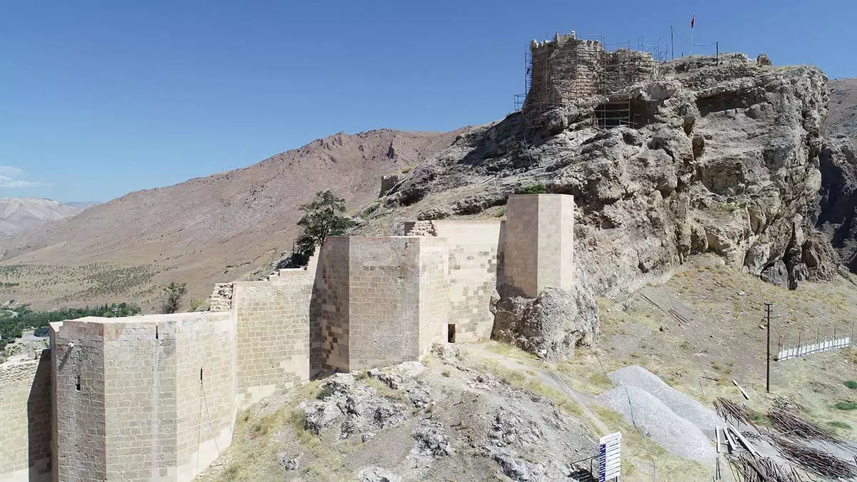792 yillik divrigi kalesi restore ediliyor 1 - yerel haberler - haberton