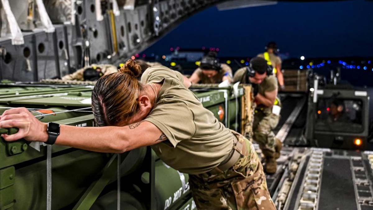 ABD, Ukrayna'ya gönderilecek silahları kargoluyor