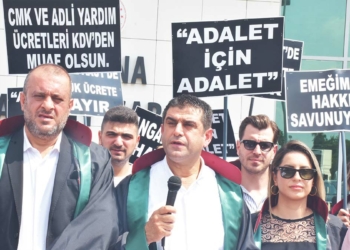Adana'da avukatlarından 'ücret tarifesi' eylemi