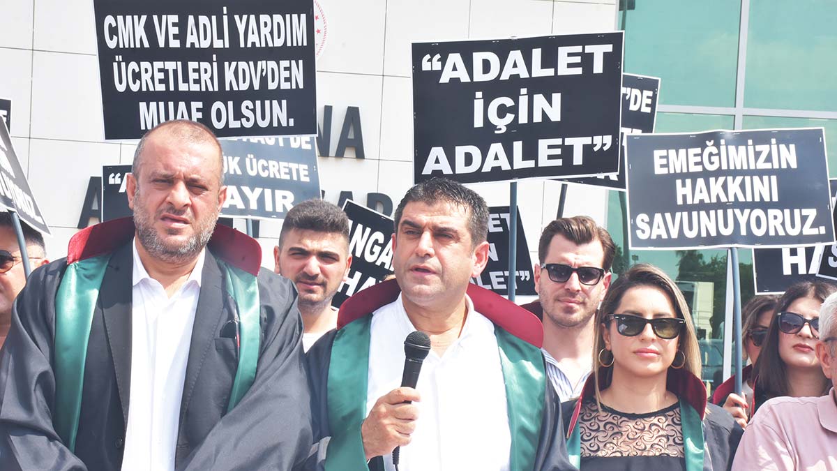 Adana'da avukatlarından 'ücret tarifesi' eylemi 