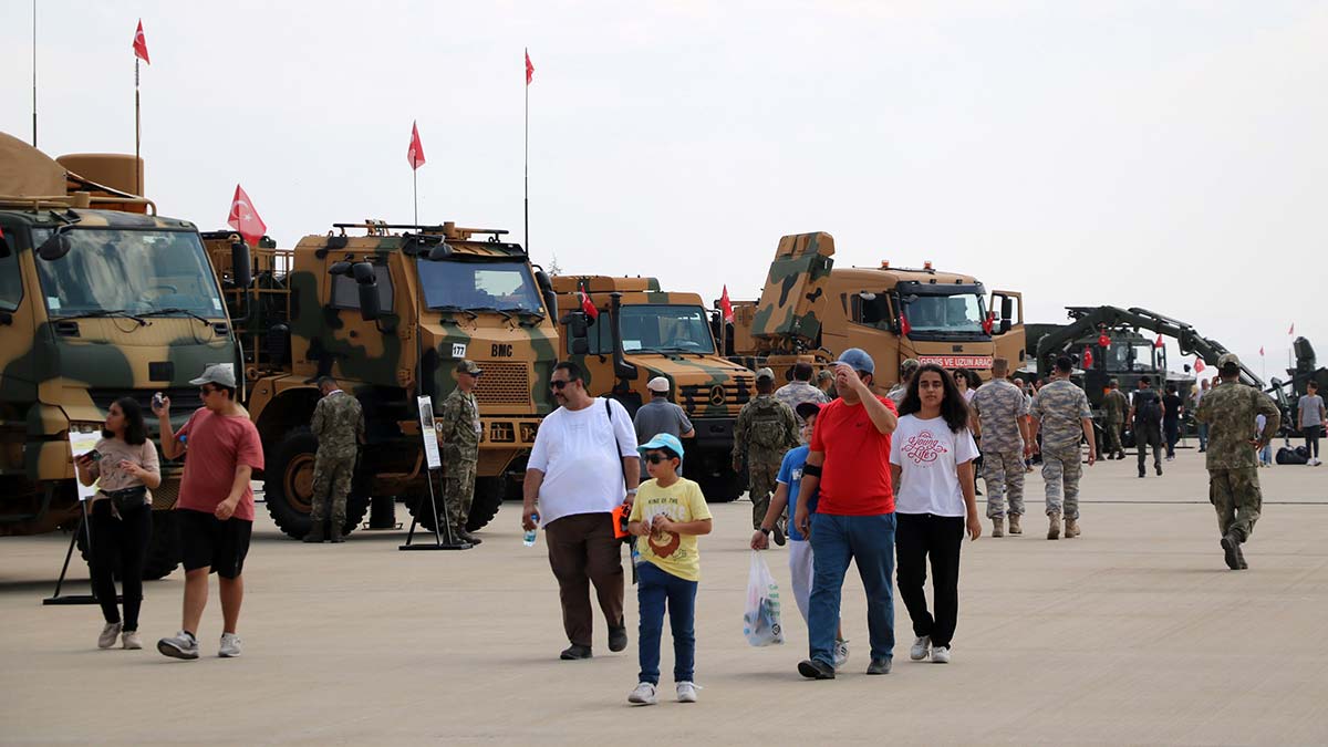Afyonkarahisar'da TSK Harp Silah Araçları Sergisi