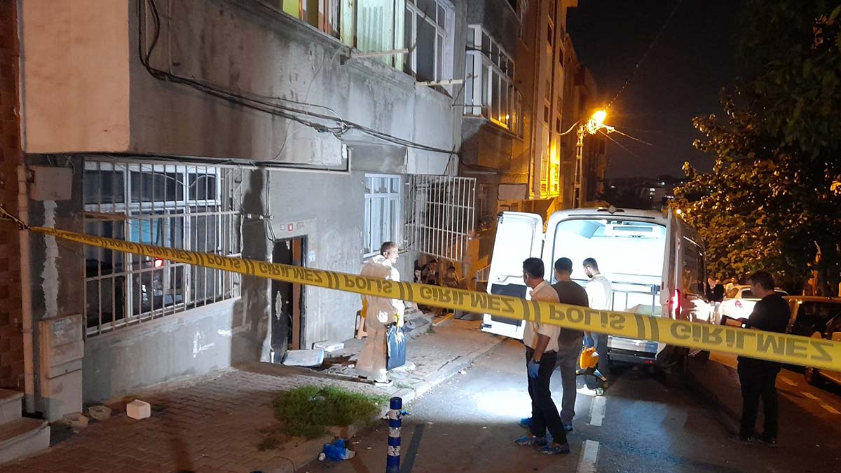 Ağır kokular gelen binada erkek cesedi bulundu 
