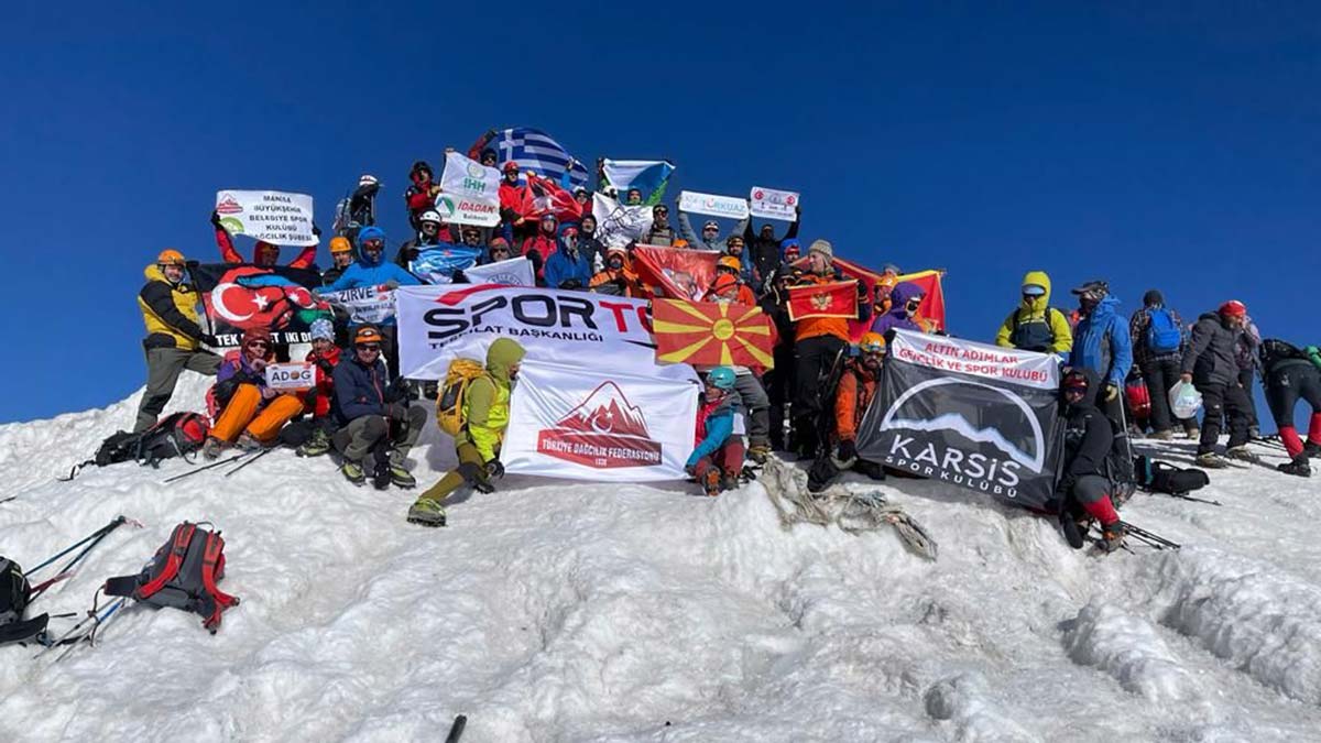 Ağrı Dağı'na 3 günde 'zafer tırmanışı'