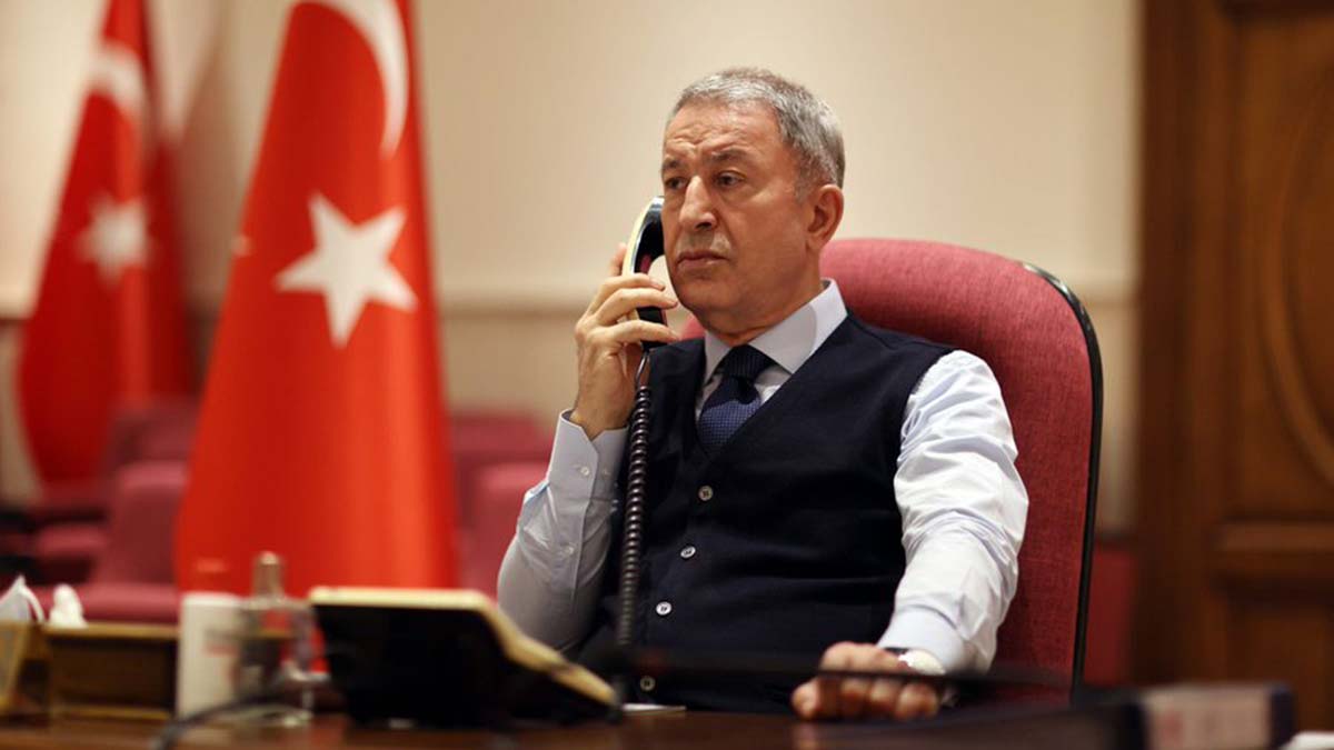 Akar, Ukrayna savunma ve altyapı bakanı ile görüştü