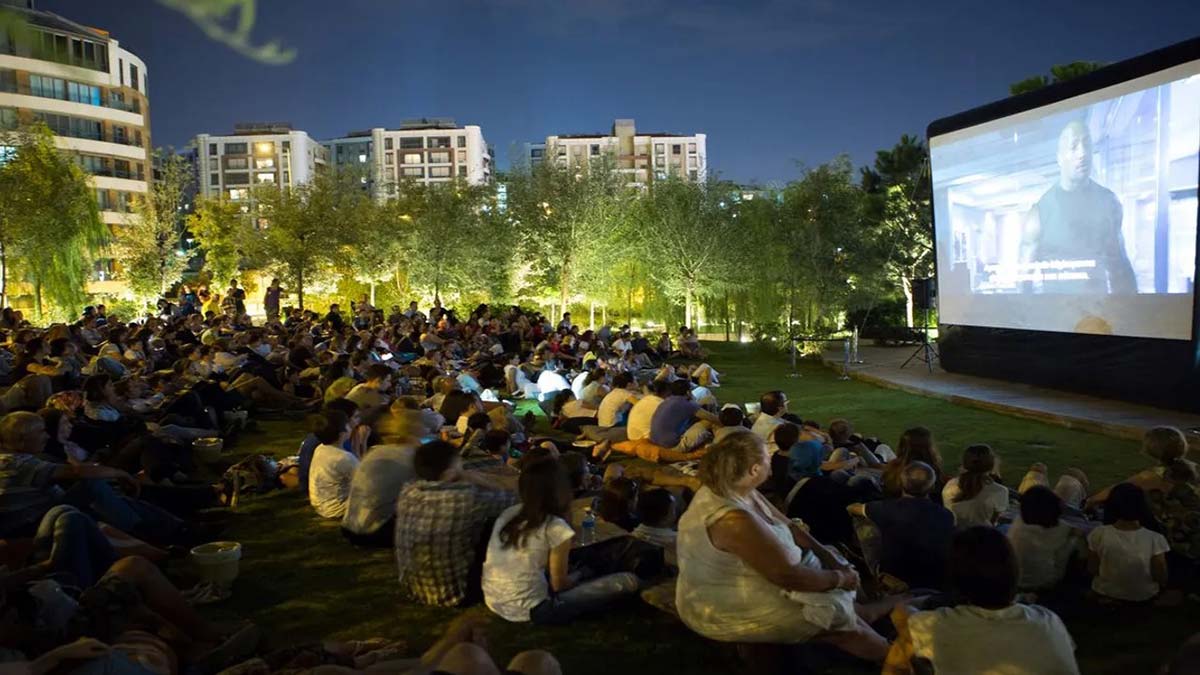 Akasya'da açık hava film günleri düzenleniyor