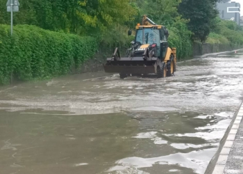 Alibeyköy'de yol göle döndü