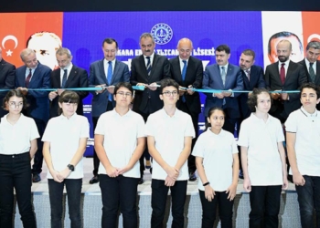 Ankara Erman Ilıcak Fen Lisesi ilk öğrencilerine kapılarını açtı