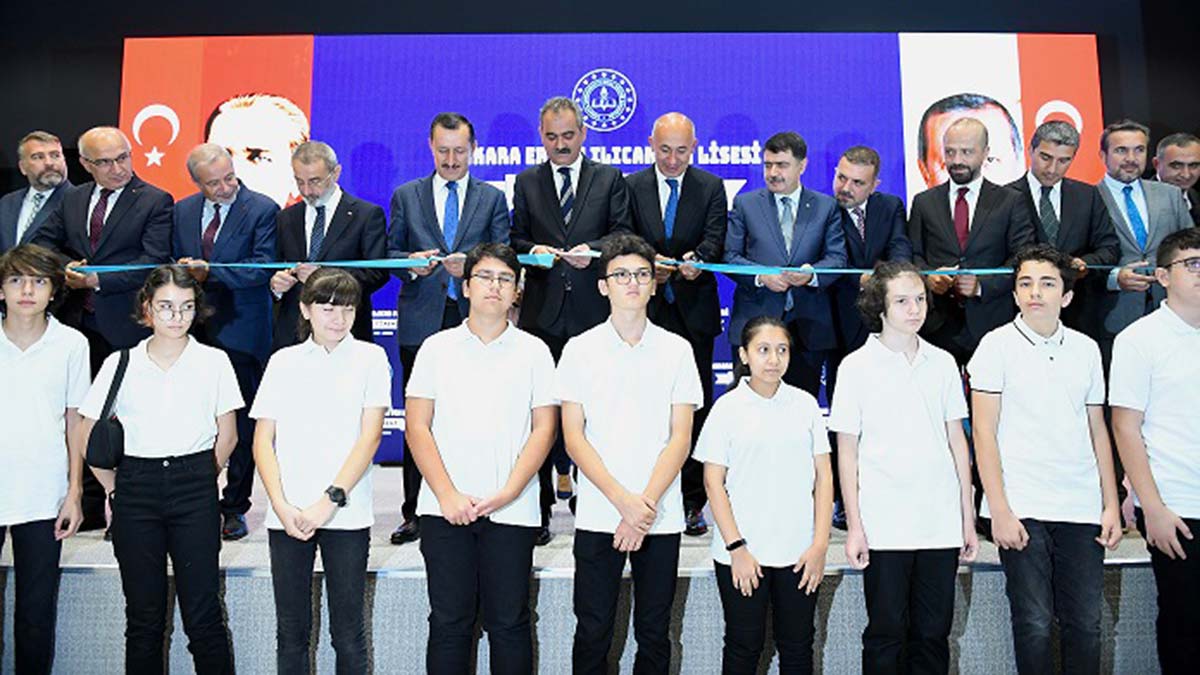 Ankara Erman Ilıcak Fen Lisesi ilk öğrencilerine kapılarını açtı