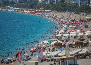 Antalya'da deniz sıcaklığı 30 dereceye ulaştı