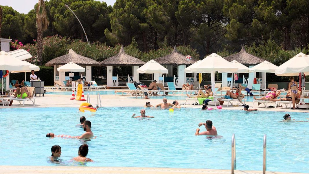 Antalya'da oteller eylül ortasına kadar dolu