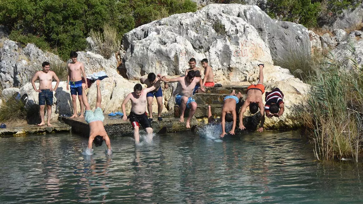 Antalyada sicaktan kavrulanlar suda serinliyor 2 - yerel haberler - haberton