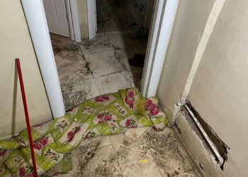 Arnavutköy'de bodrum katındaki daireyi su bastı