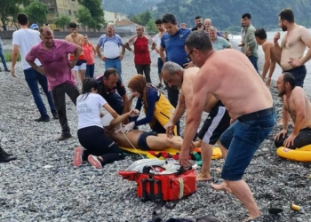 Artvin'de dalgalara kapılan Afganlı boğuldu