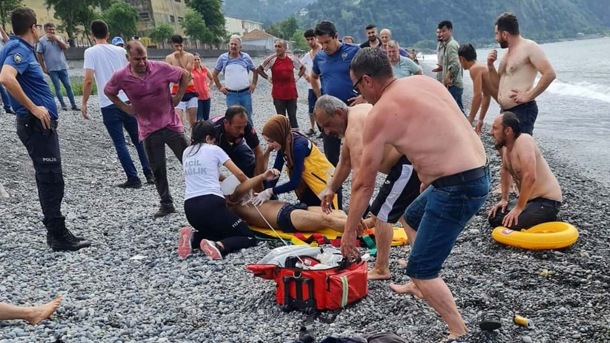 Artvin'de dalgalara kapılan Afganlı boğuldu