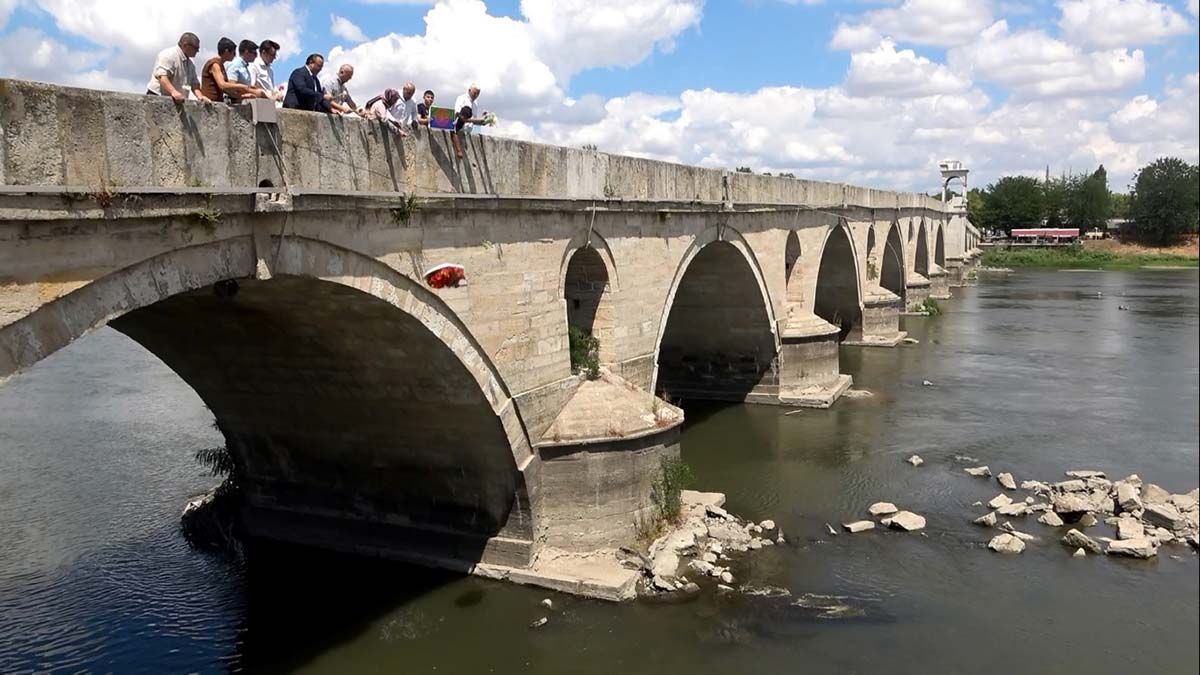 Auschwitz Kampı'nda öldürülen Romanlar anıldı
