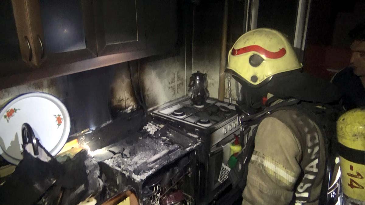 Avcılar'da bulaşık makinesi yangın çıkardı