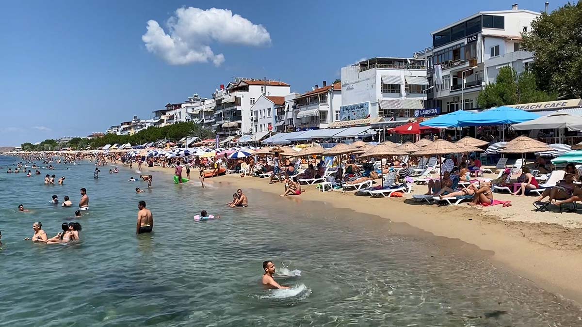 Avşa Adası yaz sezonunda doldu taştı